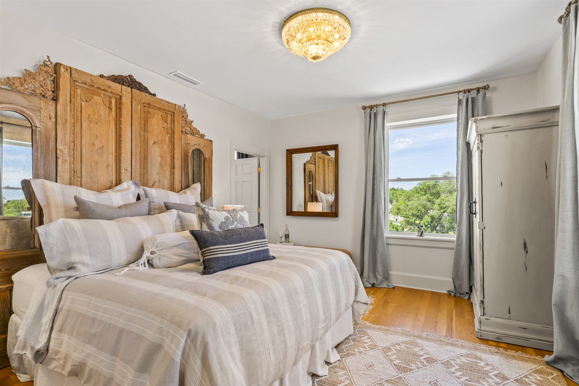 Wake to Mill Pond light from the canopy bed